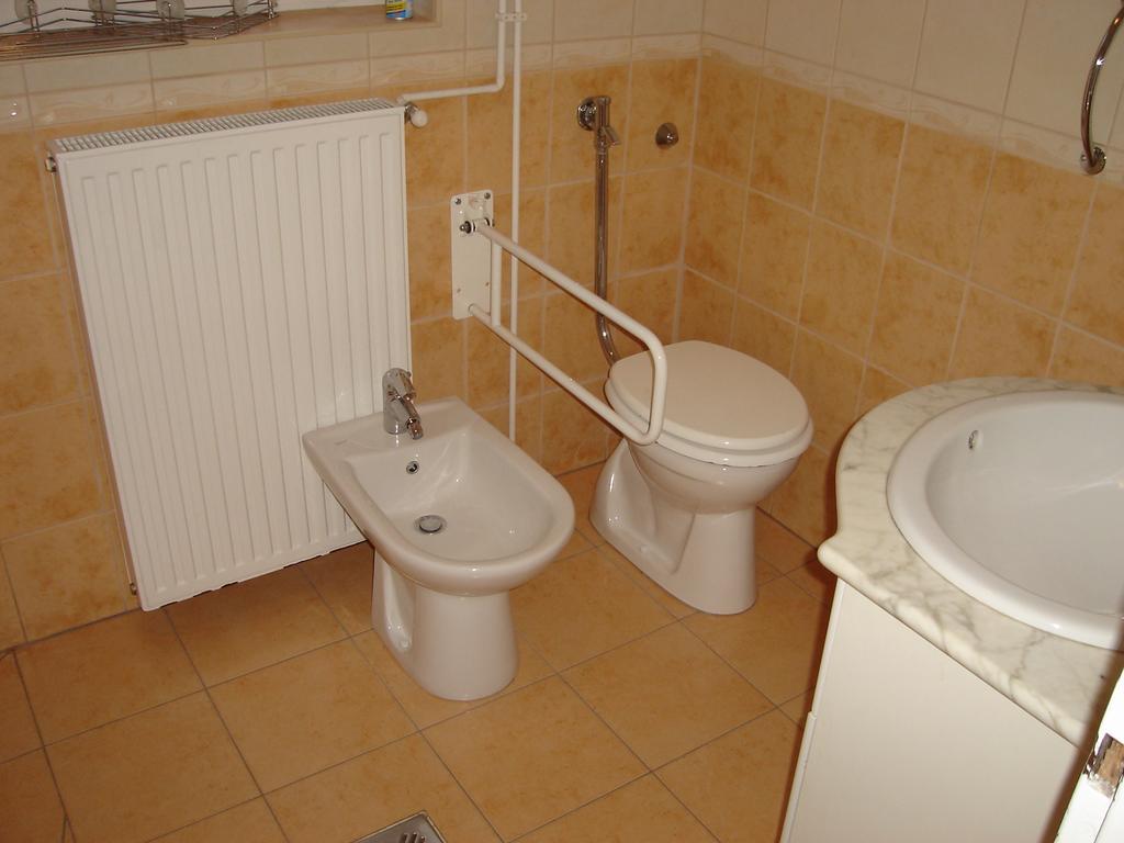 Nyitrai Apartmanok Balatonföldvár エクステリア 写真